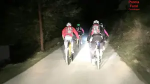 Una ciclista resulta herida tras caerse en una pista de Irati y la Policía Foral guía a sus compañeros al caer la noche