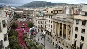 Reto superado: Saray pinta de rosa las calles de Pamplona con 10.000 participantes a favor de la lucha contra el cáncer de mama