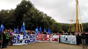 Concentración pacífica de de la asociación "Salvemos el Ega" en Mendaza