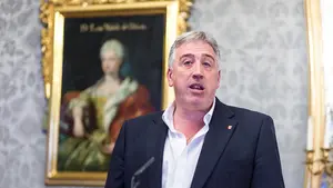 Asir&oacute;n dar&aacute; nuevo lugar al retrato del Rey, aunque le "sorprende" que haya un juez "tan pendiente de los cuadros"