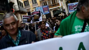 Padres, profesores y alumnos se manifiestan en Pamplona contra las reválidas y para exigir "la reversión de los recortes"