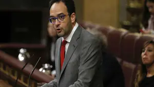 El PSOE justifica su abstención: "Rajoy no nos gusta como presidente, pero sí nos gusta este país"