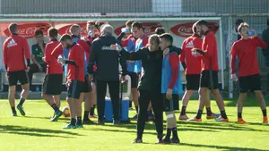 Bronca de Martín Monreal a Álex Berenguer en el entrenamiento de Tajonar