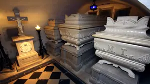 Guerra por los restos del último rey borbón: Eslovenia no entrega a Francia a Carlos X, que se llamó rey de Navarra