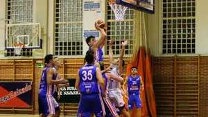 El Megacalzado Ardoi se deshace sin dificultad del Venta de Baños en el polideportivo de Zizur Mayor