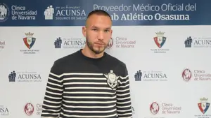El Athletic Club manda ánimos al lesionado Didier Digard y le espera "jugando de nuevo en San Mamés"