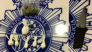 'Cazado' un camello en la puerta de una discoteca de San Juan con 50 dosis de speed y una tarjeta-navaja