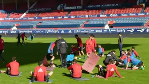 Martín fuera de sí: con estos gritos corrige a sus jugadores en El Sadar antes de enfrentarse al Alavés
