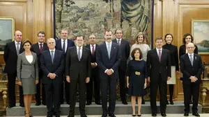 Los trece ministros del nuevo Gobierno de Rajoy juran sus cargos ante el Rey