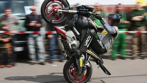 Condena de prisión para dos motoristas tras morir una joven de 15 años en un accidente que provocaron al hacer "caballitos" 