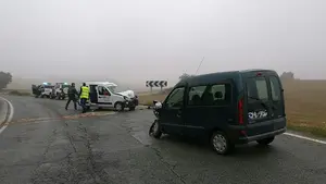 Choque frontal en la niebla: cuatro heridos en una colisi&oacute;n entre dos furgonetas en Artajona
