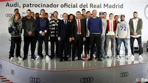 La plantilla de jugadores del Real Madrid recoge sus nuevos coches Audi y se divierte en los karts