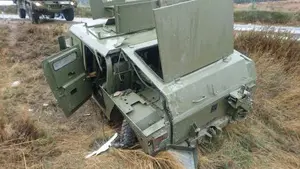 Accidente e incendio en la AP15: las imágenes del choque de un camión y un vehículo del Ejército en Tiebas