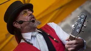 El Drogas sale fuerte de la pandemia: nuevo libro-disco y vinilo