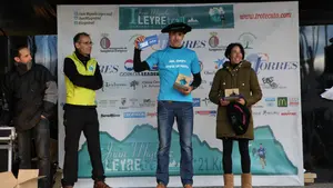 Los atletas Raúl Roda y Maider Fraile, vencedores de la "I Juan Miguéliz Leyre Trail"