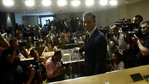 El PSOE pierde 6 puntos tras la dimisión de Pedro Sánchez y es superado por Podemos