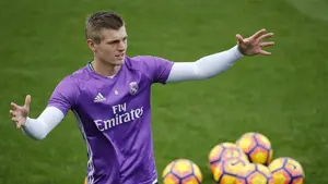 El jugador del Real Madrid Toni Kroos sufre una fractura del quinto metatarsiano del pie derecho