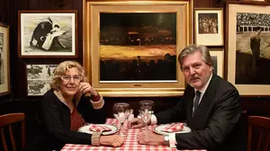 Podemos y PP se citan en una tasca madrileña: la "comida informal" de Carmena y Méndez de Vigo