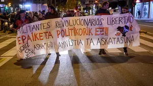 Burlada celebra una manifestación proetarra con motivo del juicio en París contra los etarras Ugaitz y Jotas