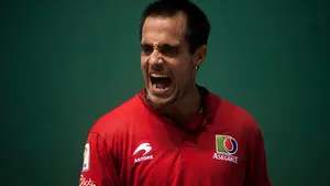 Oinatz Bengoetxea da la sorpresa y elimina al campe&oacute;n Urrutikoetxea en semifinales del cuatro y medio