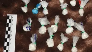 Pillado en un bar de Noáin con siete bolsitas de cocaína, cuatro de ellas escondidas dentro de su ropa interior