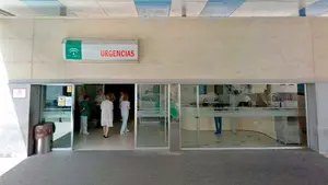 Investigan el abandono de un cuerpo lanzado desde un vehículo en la puerta del hospital de Algeciras