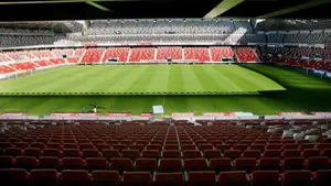 El Comité de Competición ordena el cierre parcial de El Molinón por los cánticos racistas contra Williams