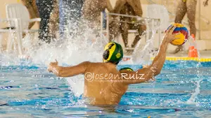 El Waterpolo Navarra se da una alegría y gana el primer partido de la temporada en la piscina de Amaya