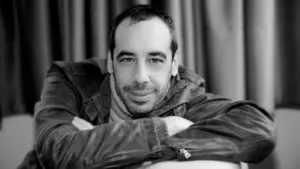 Carlos Bassas, escritor y director de Pamplona Negra: "La mierda huele igual en una gran ciudad que en una pequeña"