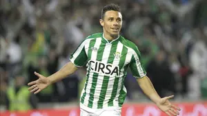 Un juzgado exige 200.000 euros al delantero del Betis Rubén Castro, antes del juicio por maltrato