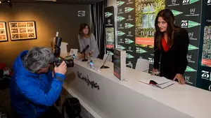 Pamplona Negra echa el telón con la visita de Dolores Redondo y el ciclo gastronómico 'Un cadáver a los postres'