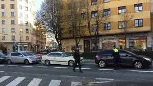 Cuatro coches implicados en una colisión múltiple sin heridos en pleno centro de Pamplona