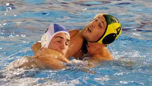El Waterpolo Navarra ofrece una imagen seria y combativa en la piscina del campeón CN Atletic Barceloneta