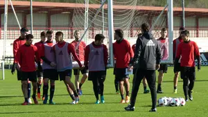 Último entrenamiento de Osasuna en Tajonar, antes de jugar en Granada