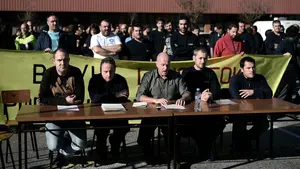 Los trabajadores de BSH reaccionan tras el anuncio de cierre: exigen a Chivite "una salida"