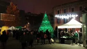 Así ha sido 'la fiesta navideña' para celebrar el encendido del árbol ecológico de la Mancomunidad de Pamplona