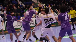 Lo mejor del partido de balonmano entre el Helvetia y el Guadalajara