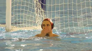 Dusan Aleksic, portero de Waterpolo Navarra, sufre una fractura nasal tras un golpe en el partido ante el CE Mediterrani