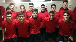 Caparrós se pasa a la cantera: entrena con 11 jugadores del Promesas, Iruña y Juvenil A en Tajonar