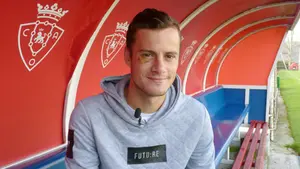 Oriol Riera se arma de valor contra el Barça en El Sadar: "Tenemos que salir con el cuchillo entre los dientes"