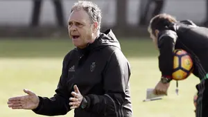 Joaquín Caparrós, exentrenador de Osasuna, anuncia que padece una leucemia crónica: "No tengo tratamiento"