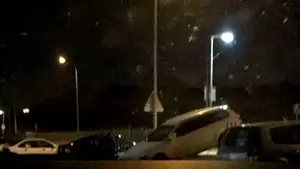 Pequeño susto en El Sadar: cae un coche por unas escaleras situadas en la parte trasera del estadio pamplonés