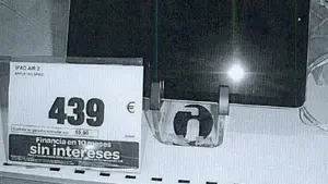 Sorprendido 'in fraganti': utiliza a un cómplice para robar un móvil de alta gama valorado en más de 800 euros en Tudela