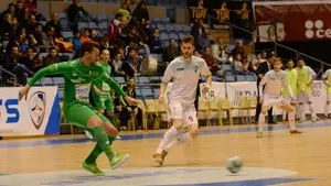 Partido de fútbol sala entre el Santiago Futsal - Magna Gurpea (4-3)