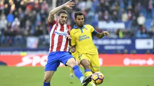 Saúl y el portero Moyá sacan al Atlético de Madrid de otro apuro en el Calderón, ante Las Palmas