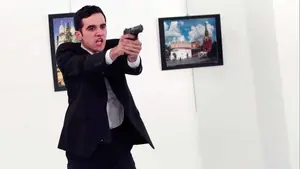 El fot&oacute;grafo del asesinato del embajador ruso: "Pude escapar, pero pens&eacute; en todos los compa&ntilde;eros que hab&iacute;an muerto en zonas de conflicto"