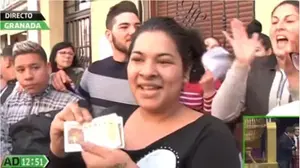 Del baño de champán al baño de realidad: se entera en televisión de que ha mirado mal el décimo y no le ha tocado el Gordo