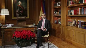 Felipe VI elige por vez primera su despacho en Zarzuela para dirigir su Mensaje de Navidad