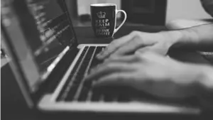 Dictan en Pamplona prisión para un hombre que difundió por Facebook datos privados de sus hijos y de su ex