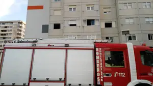 Un hombre resulta herido leve en el incendio de su vivienda en Barañáin y tres pisos son desalojados